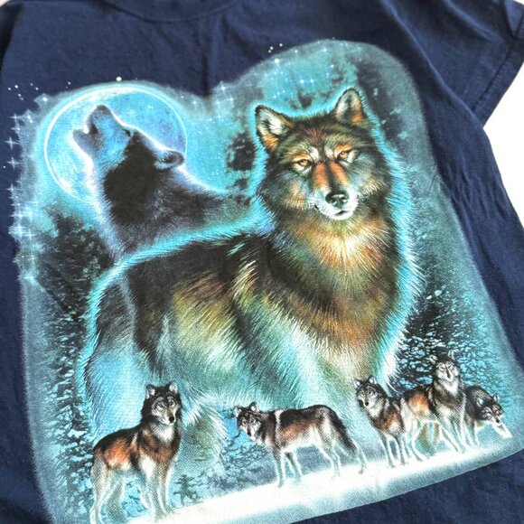 Secondhand Wolf T-Shirt / 90's Style Graphic Tee - Picture 2 of 2